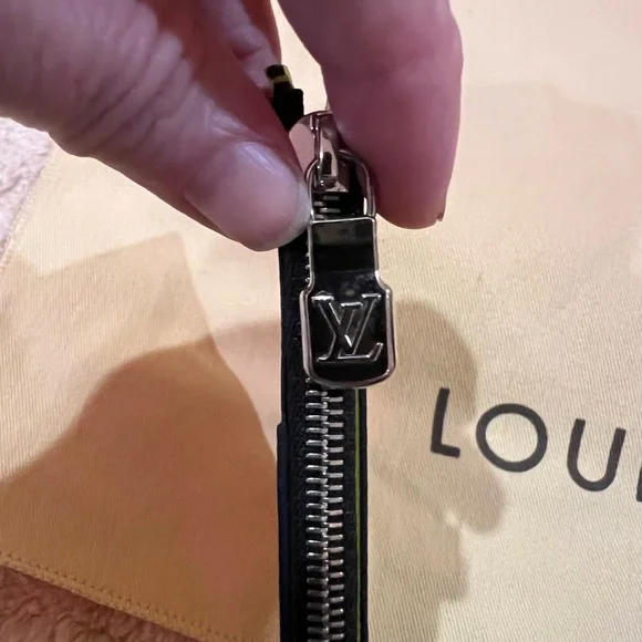 Louis Vuitton Lime Green Monogram Card Holder - Picture 6 of 10